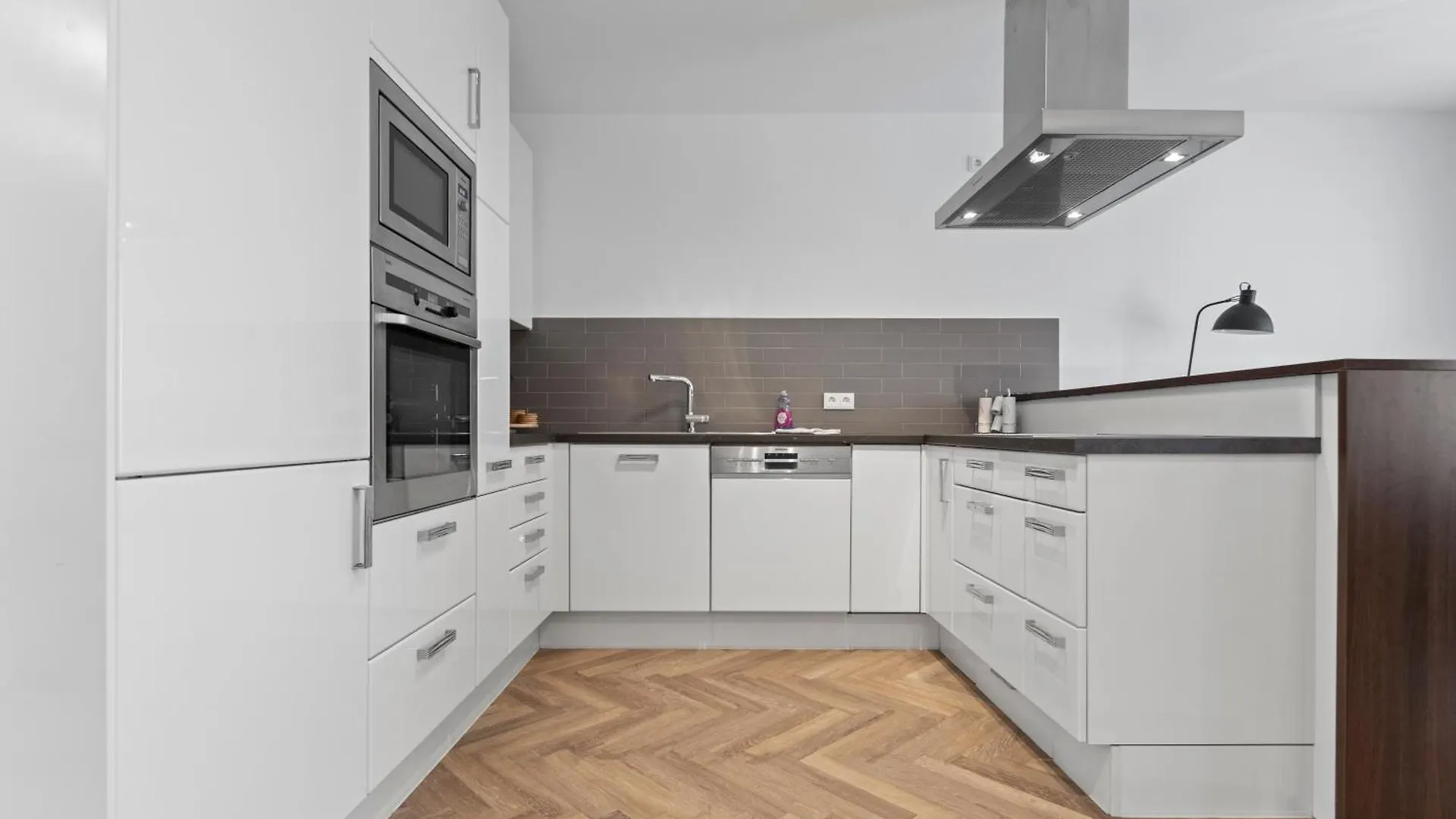 Apartment Flatista Homes - Central Station - 4 Br Munich
