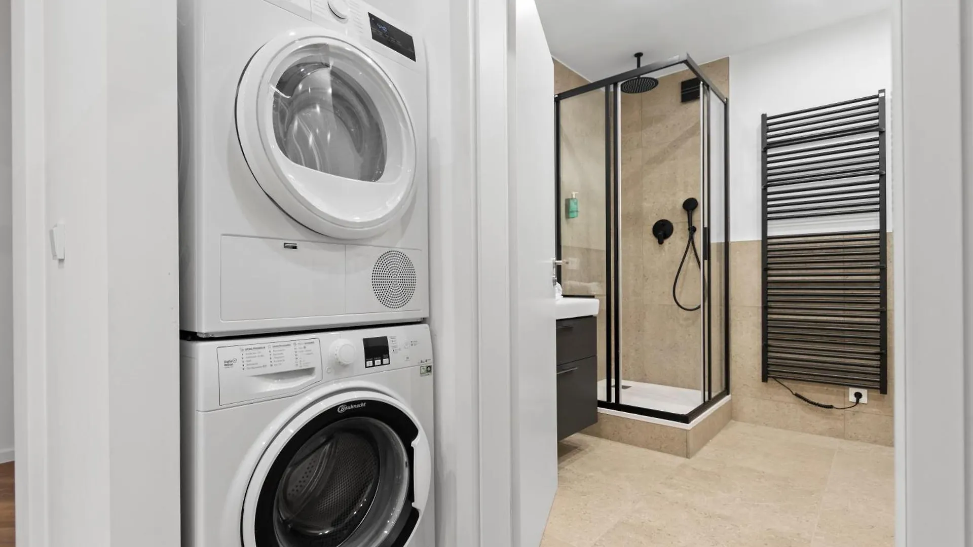 Flatista Homes - Central Station - 4 Br Munich 0*,  Germany