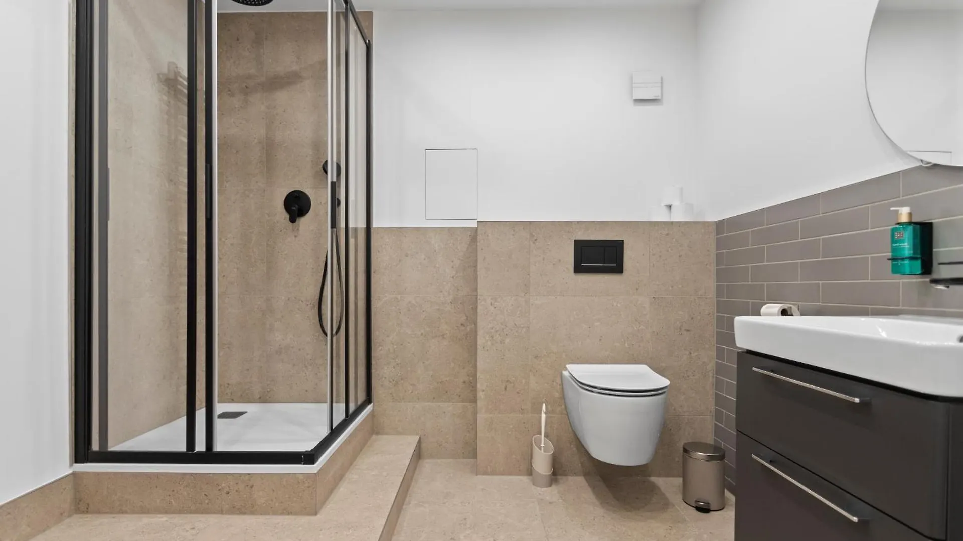 Flatista Homes - Central Station - 4 Br Munich 0*,  Germany