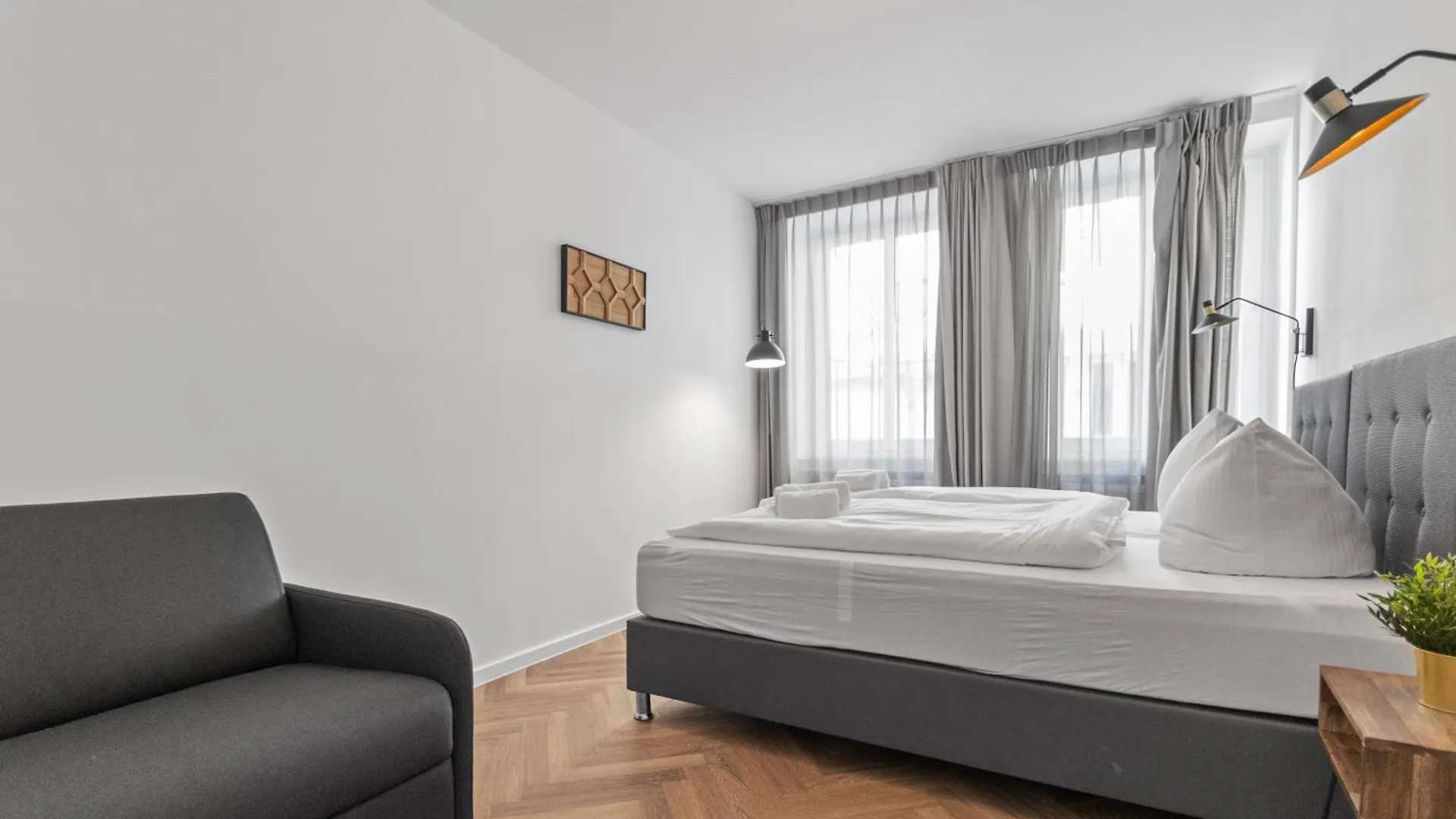 Flatista Homes - Central Station - 4 Br Munich