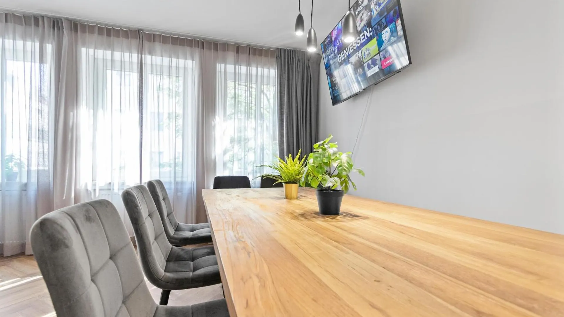 Apartment Flatista Homes - Central Station - 4 Br Munich